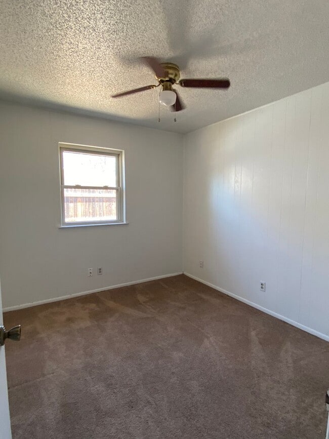 Building Photo - Eastside Single Family Home