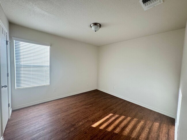 Building Photo - 1537 Justin Lp