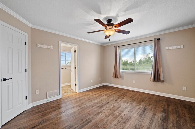 Building Photo - 5 Bed 3.5 Bath Home in Maple Hills Available Now!!