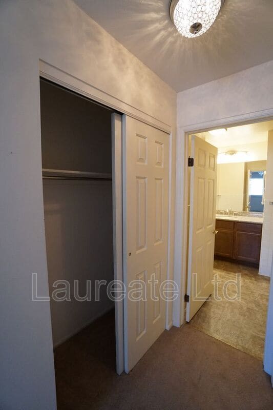 Building Photo - 13852 E Linvale Pl