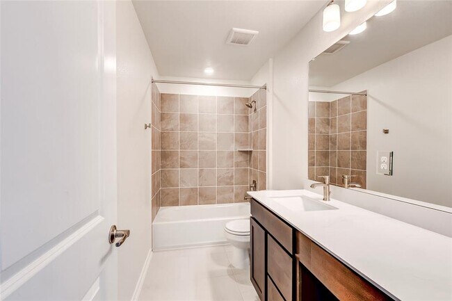 Building Photo - 1717 River Plateau Dr