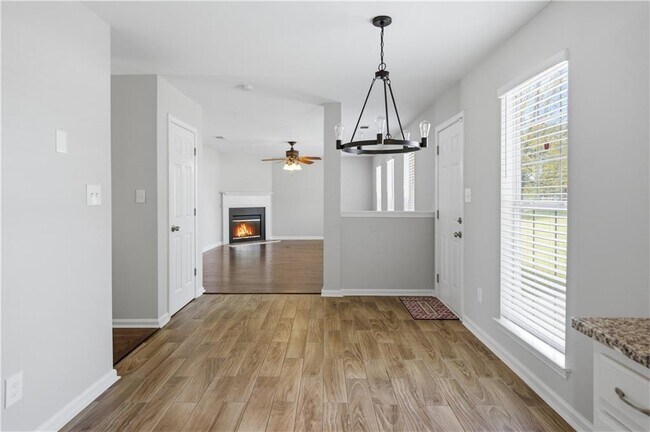 Building Photo - 1098 Village Creek