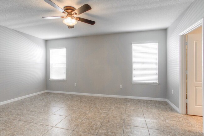 Building Photo - 6794 Glenbrook Dr