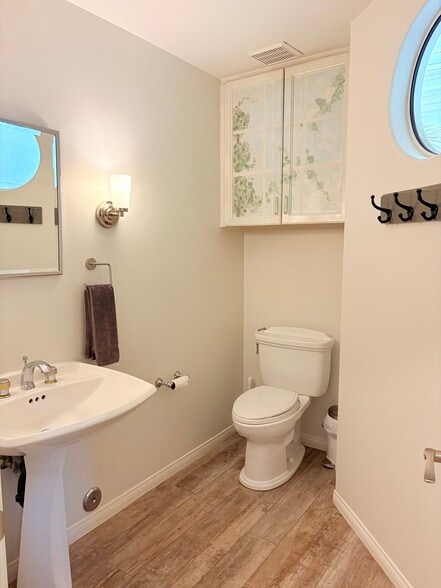 Powder Room - 6483 Zuma View Pl