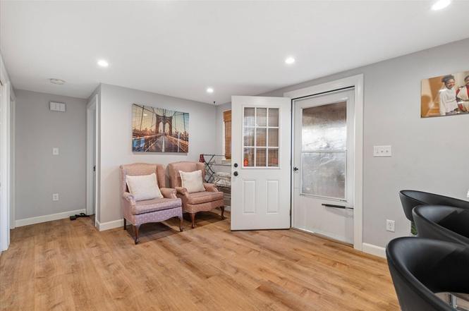 Building Photo - 19 Highland Ter