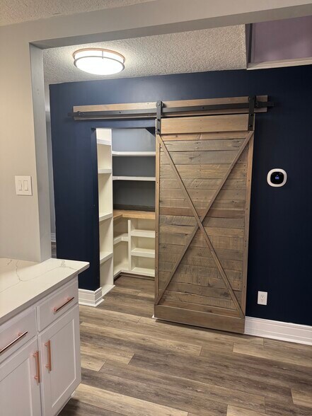 Building Photo - 407 Royal Pines Way