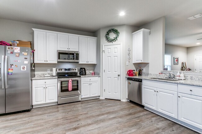 Building Photo - 3-BEDROOM NEWER CONSTRUCTION IN CONVERSE