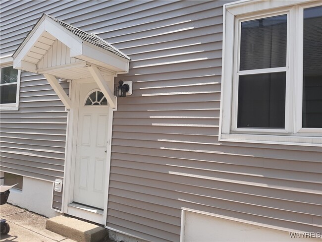 Building Photo - 131 Kamper Ave