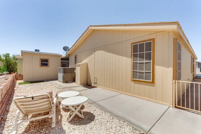 Building Photo - 10650 S Avenida Compadres