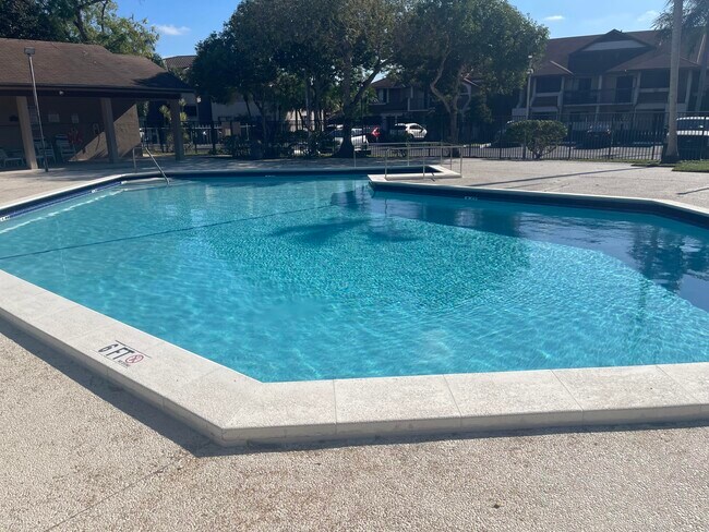 Building Photo - 9878 Nob Hill Ct