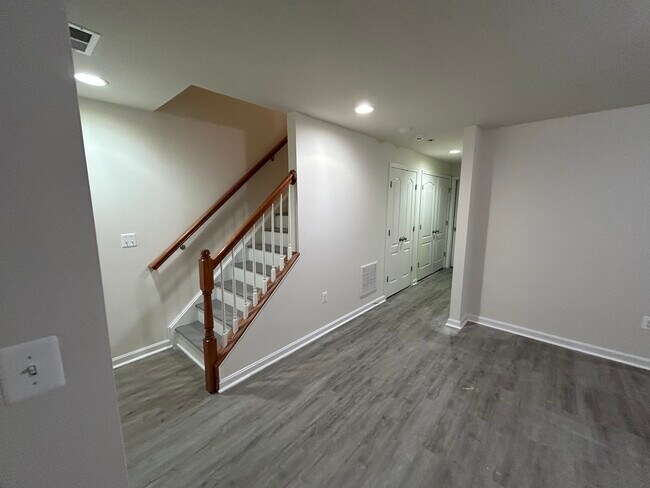 Building Photo - 7125 Durrette Rd