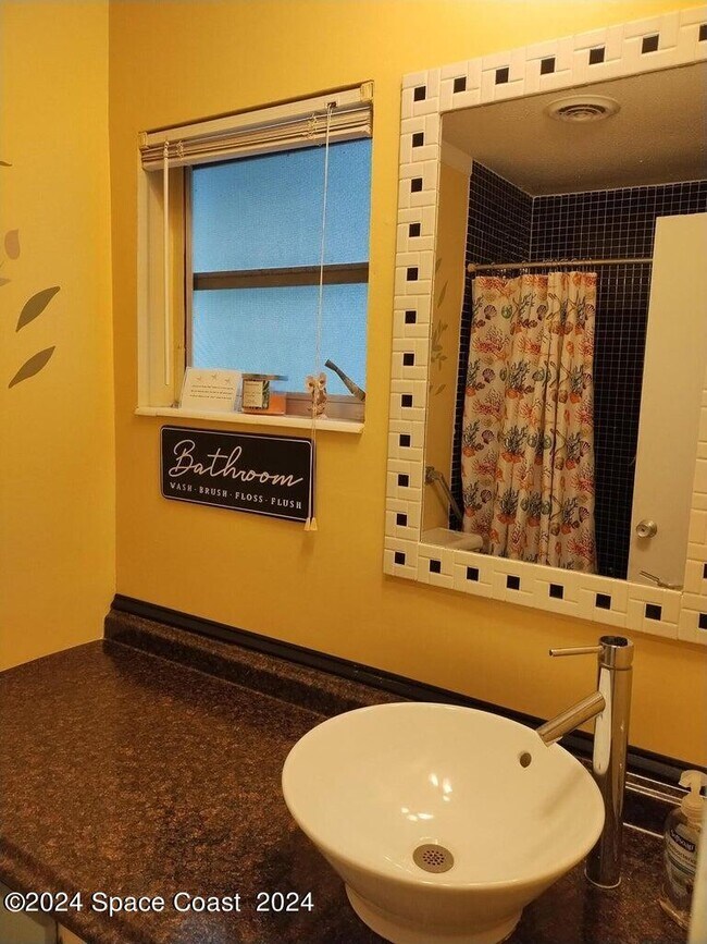 Building Photo - 311 Taylor Ave