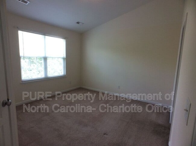 Building Photo - 5009 Sunset Ridge Ct