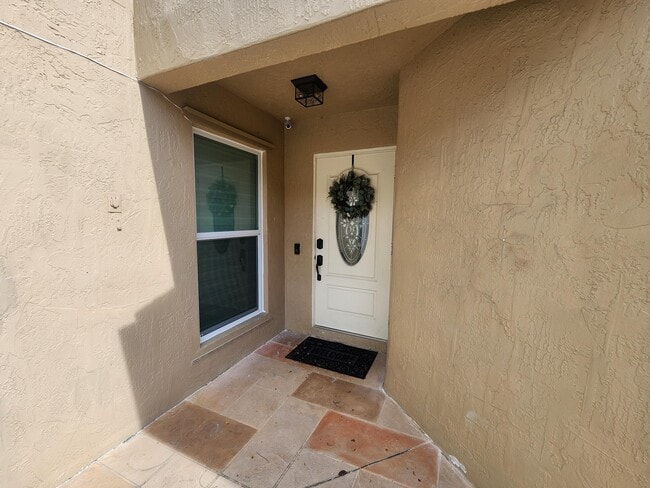 Building Photo - 250 E Riverbend Dr