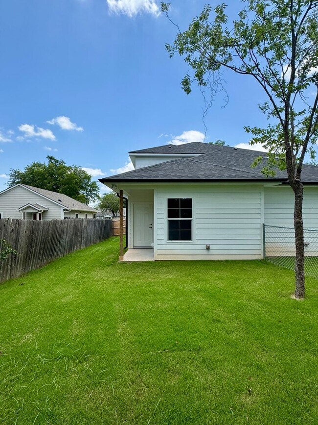 Building Photo - New Duplex For Lease | Accepting Section 8