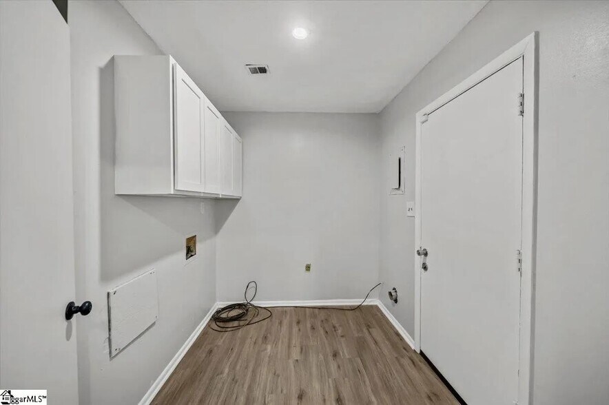 Building Photo - 213 Fisher Ave