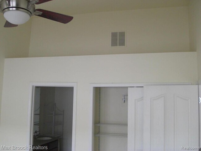 Building Photo - 28017 Hopkins Dr