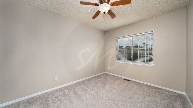 Building Photo - Four bedroom in Gatehouse Village with Fenced Yard and Views!