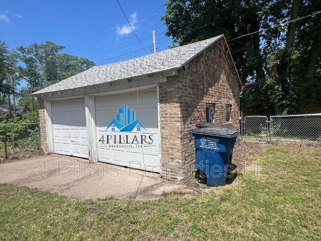 Building Photo - 106 Belden St