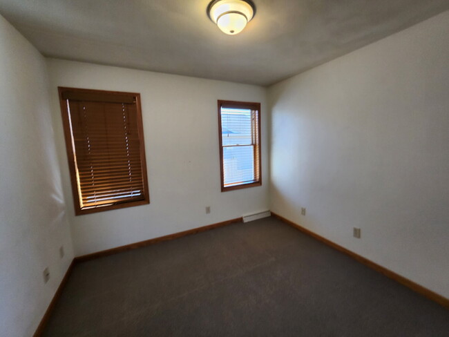 Building Photo - 4 Bedroom Greenville