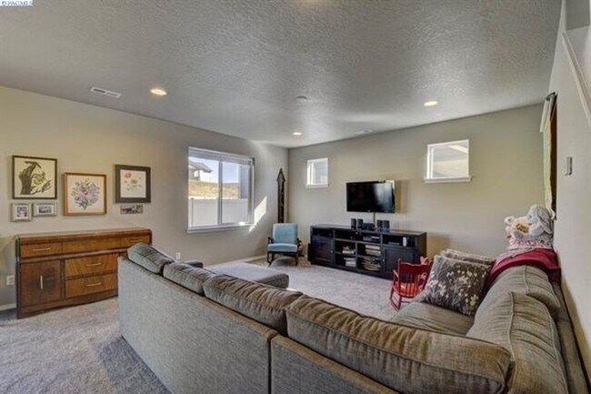 Building Photo - 1710 SW Panorama Dr