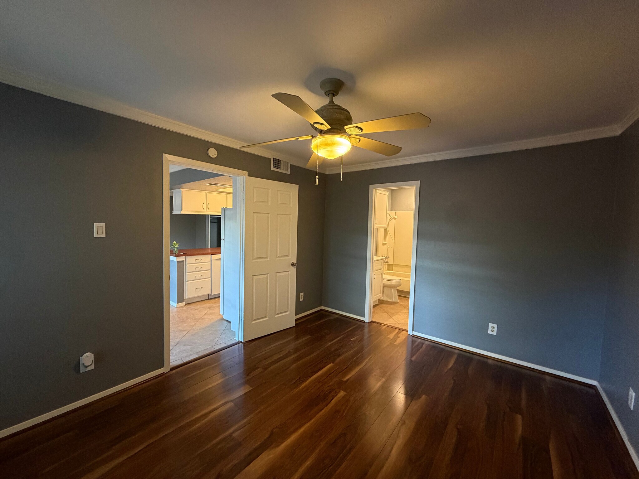 Building Photo - Room in Condo on Wedglea Dr