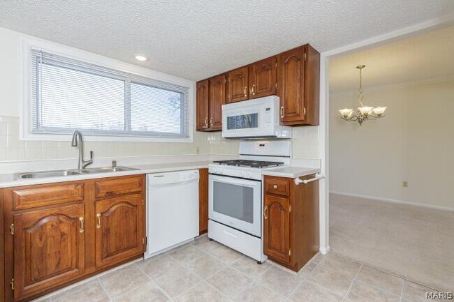 Building Photo - 77 Atwater Dr