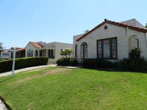 Building Photo - Great 3 Bedroom Home Located in Normal Hei...