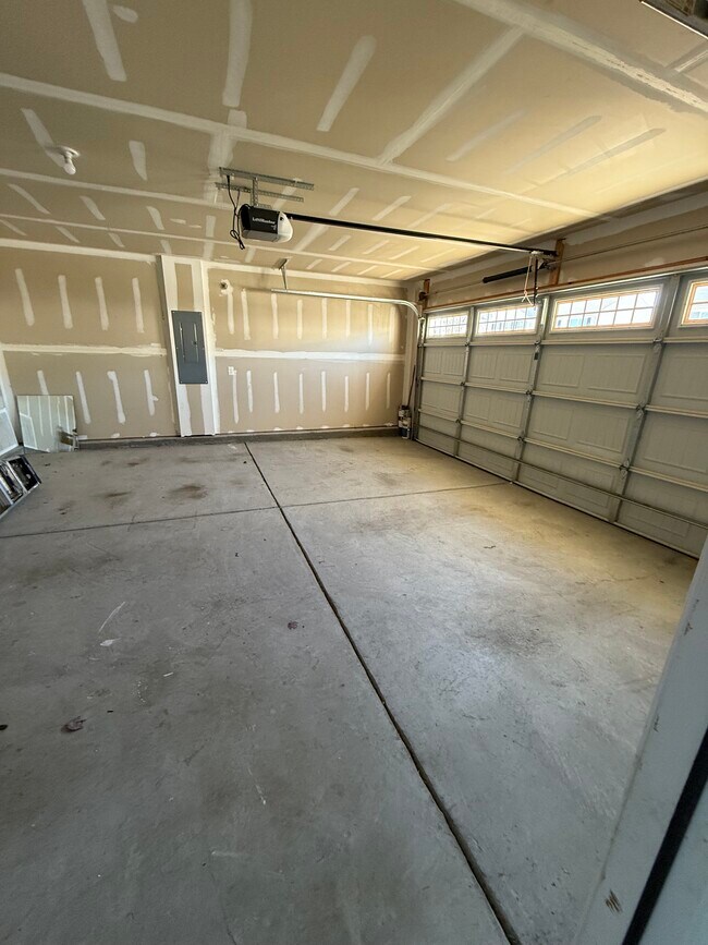 Building Photo - 704 Braeswood St