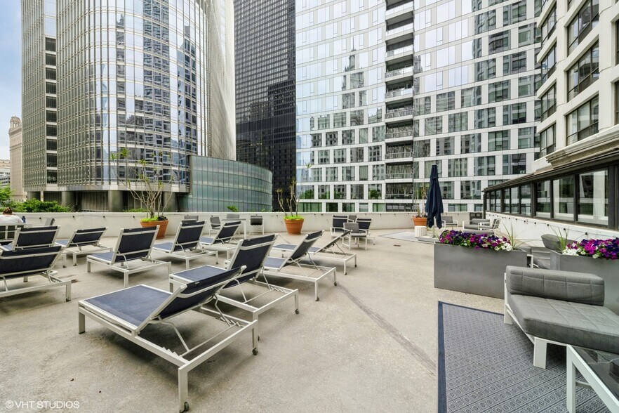 Building Photo - 405 N Wabash Ave