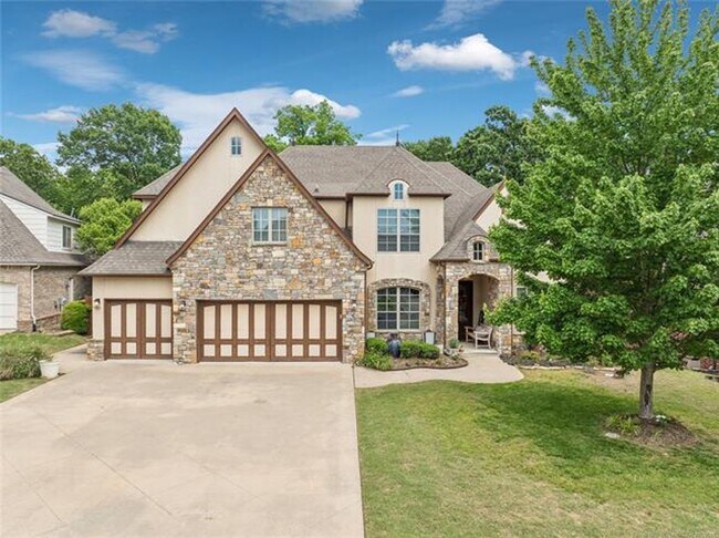 Building Photo - Stunning 5 bedroom 4.5 bath in Stonebrooke Glenn