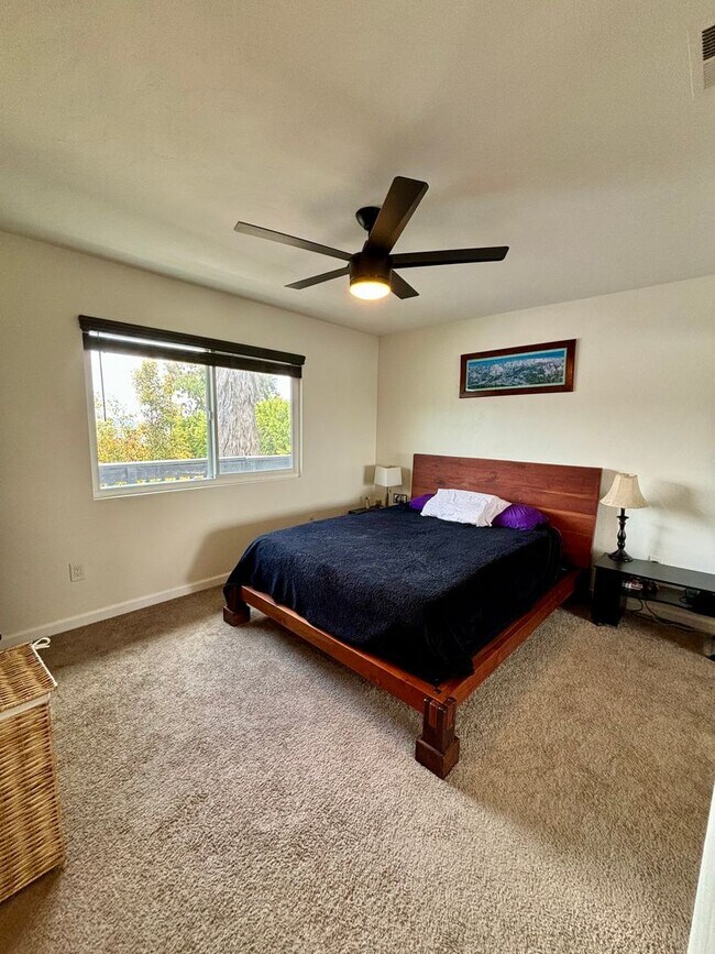 Building Photo - Beautiful House with Forever Views