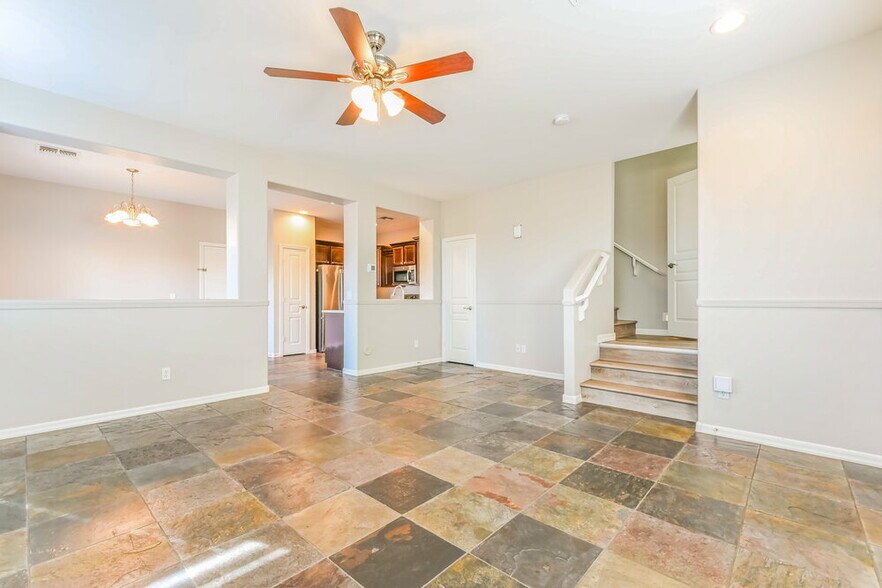 Building Photo - 126 E Catclaw St