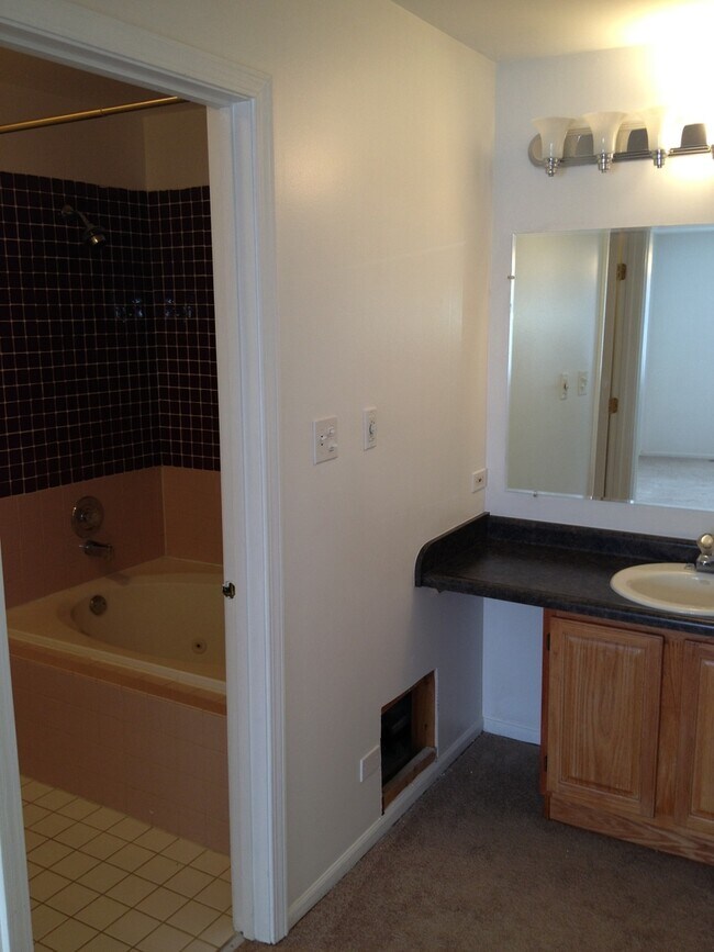 Building Photo - 3527 Frontenac Ct