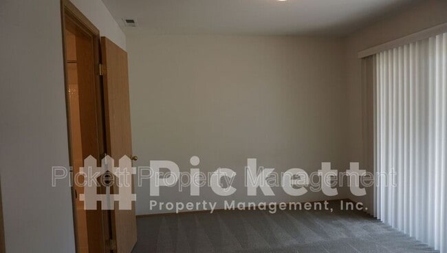 Building Photo - 11615 Breckenridge Ln NW