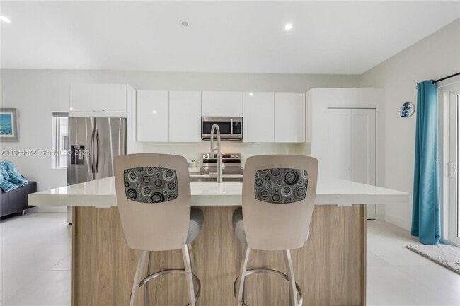 Building Photo - 640 Colson Dr