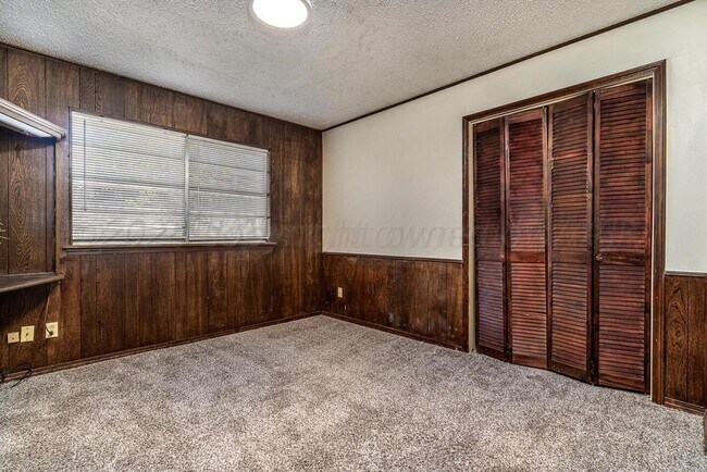 Building Photo - 5712 SW 48th Ave