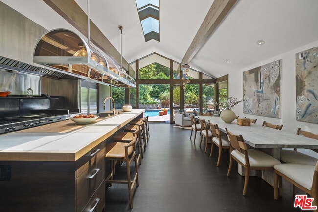 Building Photo - 3 Latimer Rd