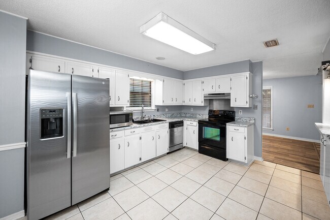 Building Photo - 115 Donna Cir
