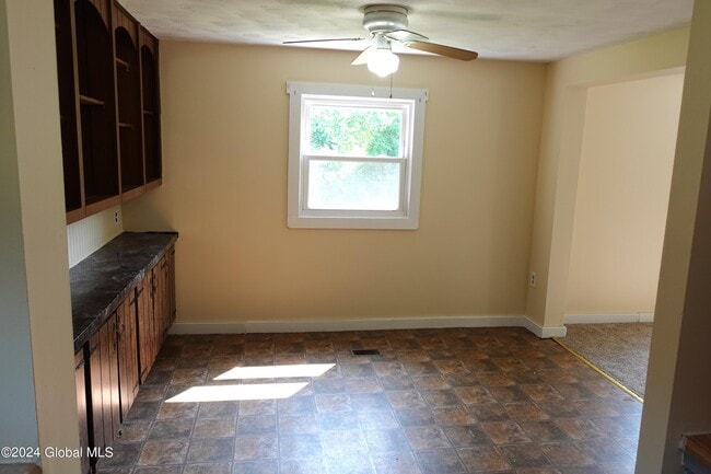 Building Photo - 844 Burden Lake Rd