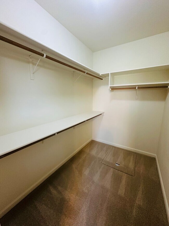 Building Photo - Exceptionally maintained Single level 3 bedroom home available soon!