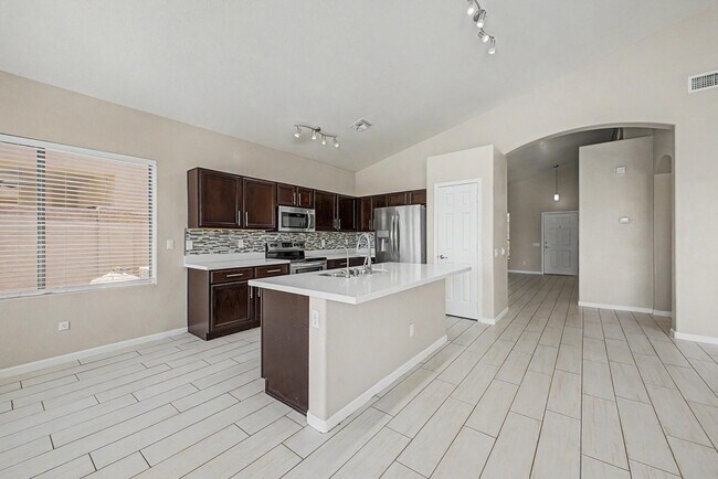 Building Photo - 1331 W Blue Ridge Ct