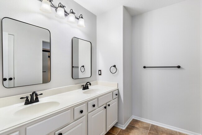 Building Photo - 9960 Cassowary Dr