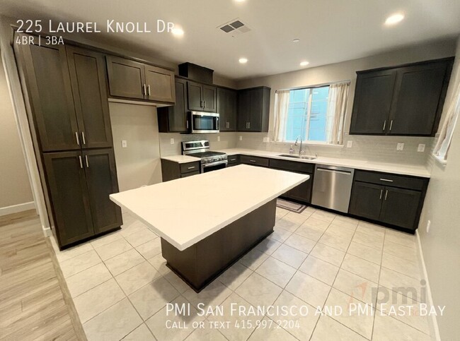 Building Photo - Modern 4-Bedroom Townhouse in Muir Heights...