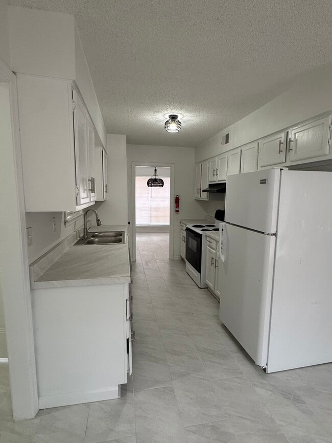 Building Photo - 7929 Steven Franklin Dr