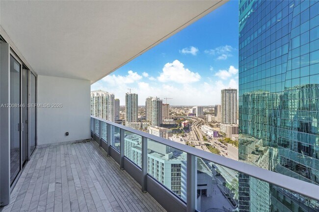Building Photo - 200 Biscayne Blvd Way
