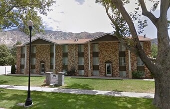 Building Photo - 734 N Main St