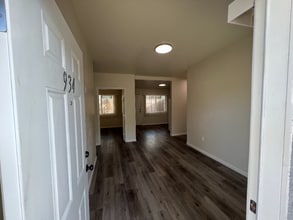 Building Photo - 934 N Van Ness Ave
