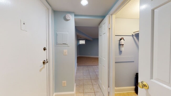 Building Photo - 18 9th St NE