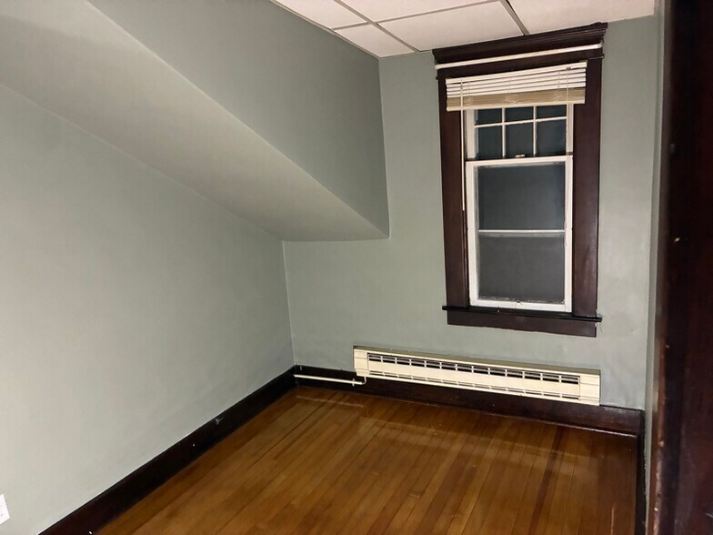 Building Photo - 99 John St